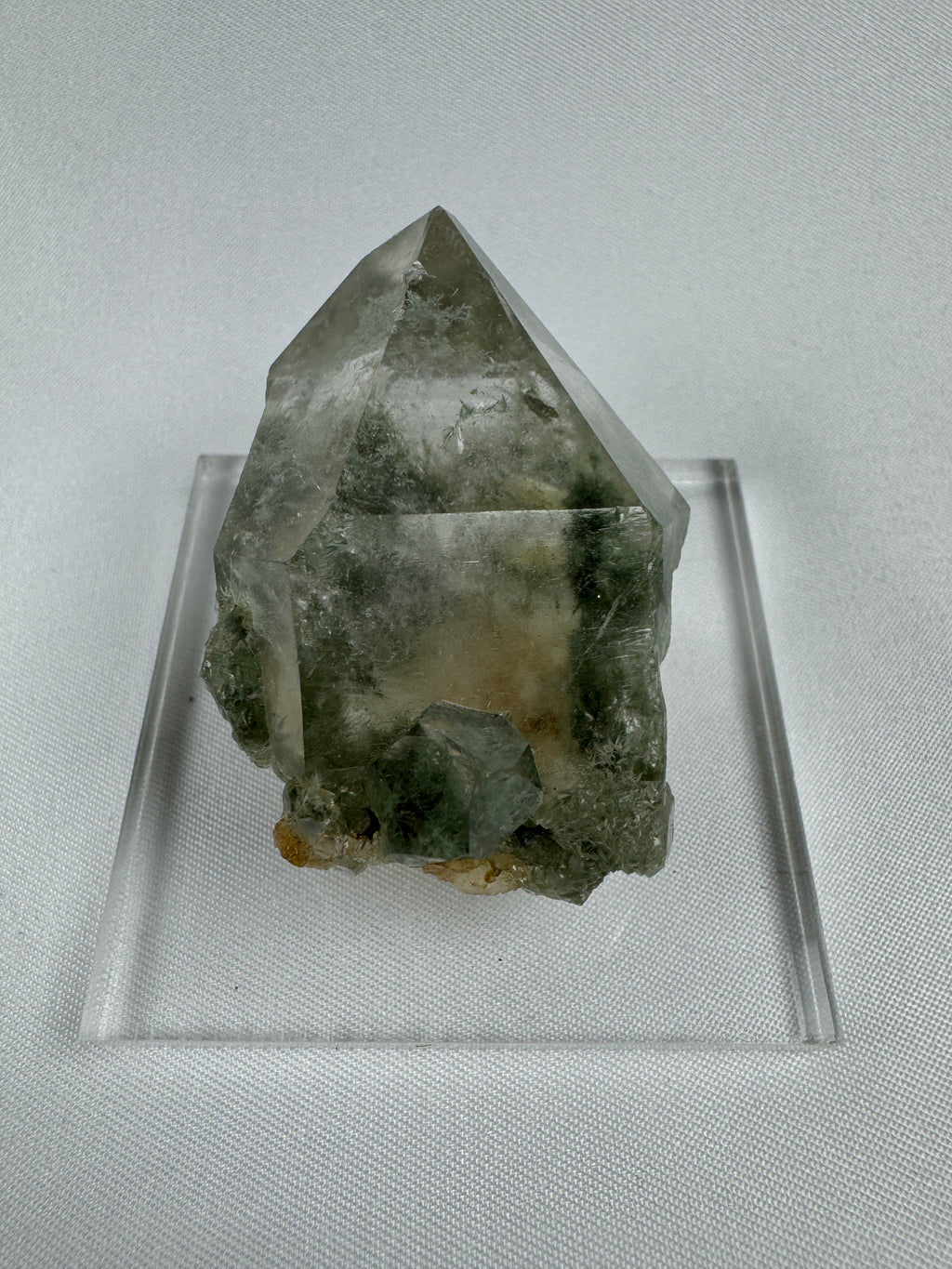 Quartz with Pumpellyite