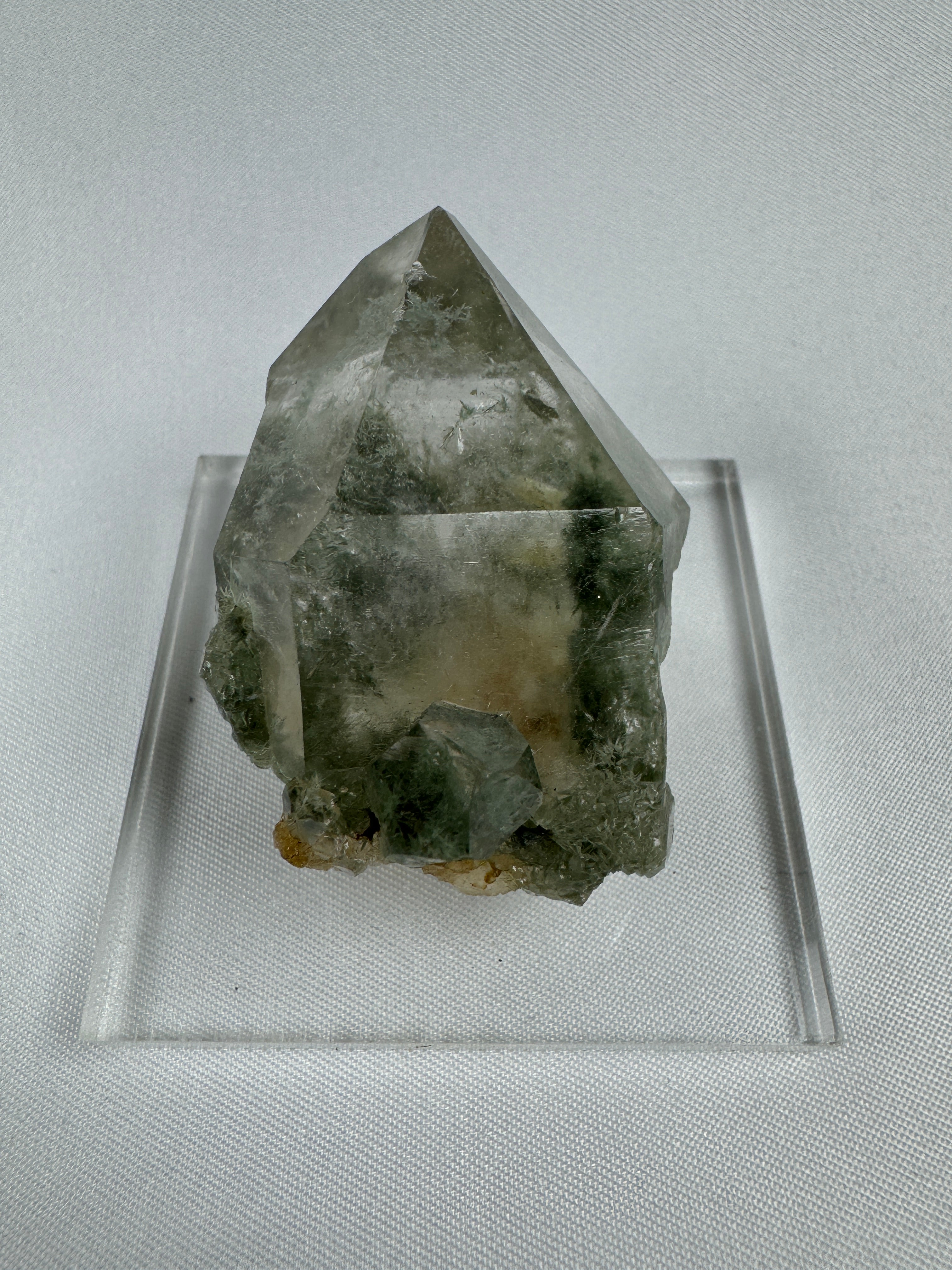 Quartz with Pumpellyite